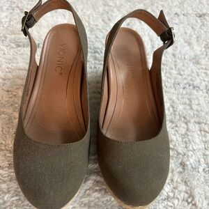 Vionic Tan Wedge Shoes with Slingback Design